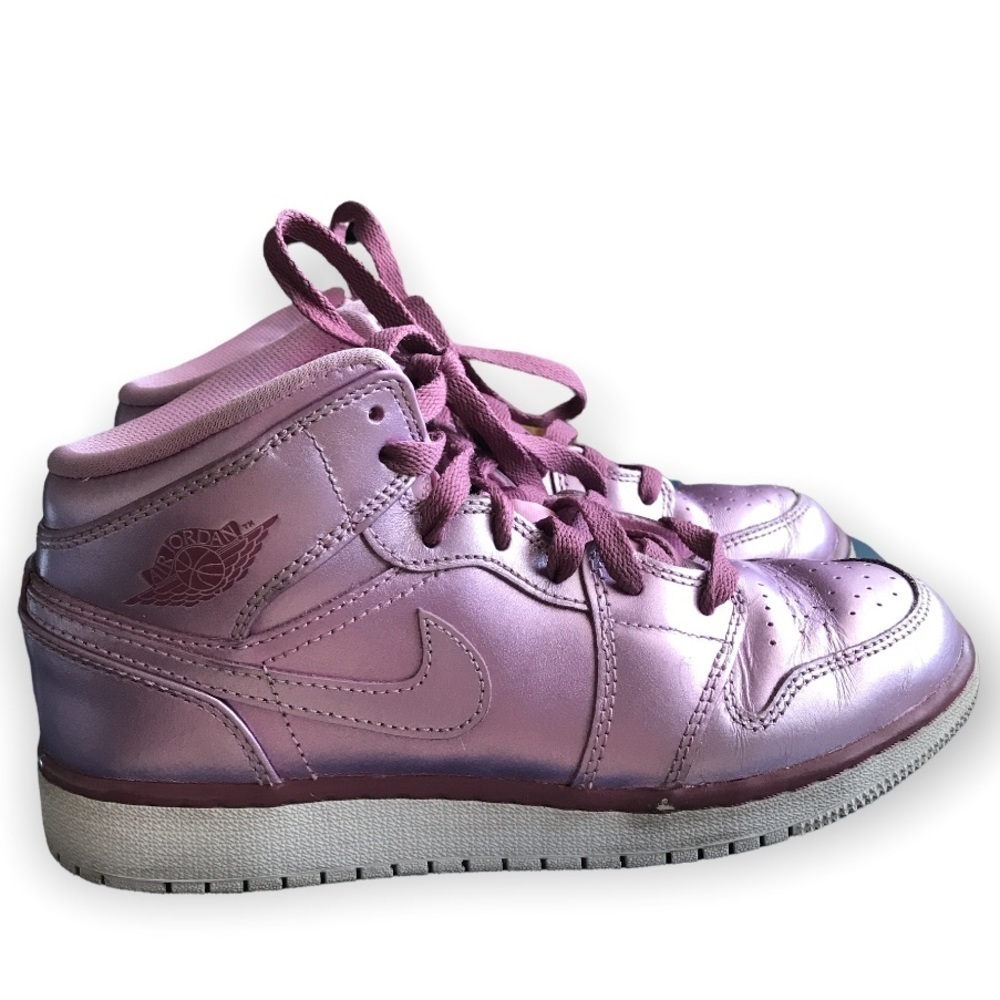 Air Jordan 1 Mid SE GS pink rose shoes
